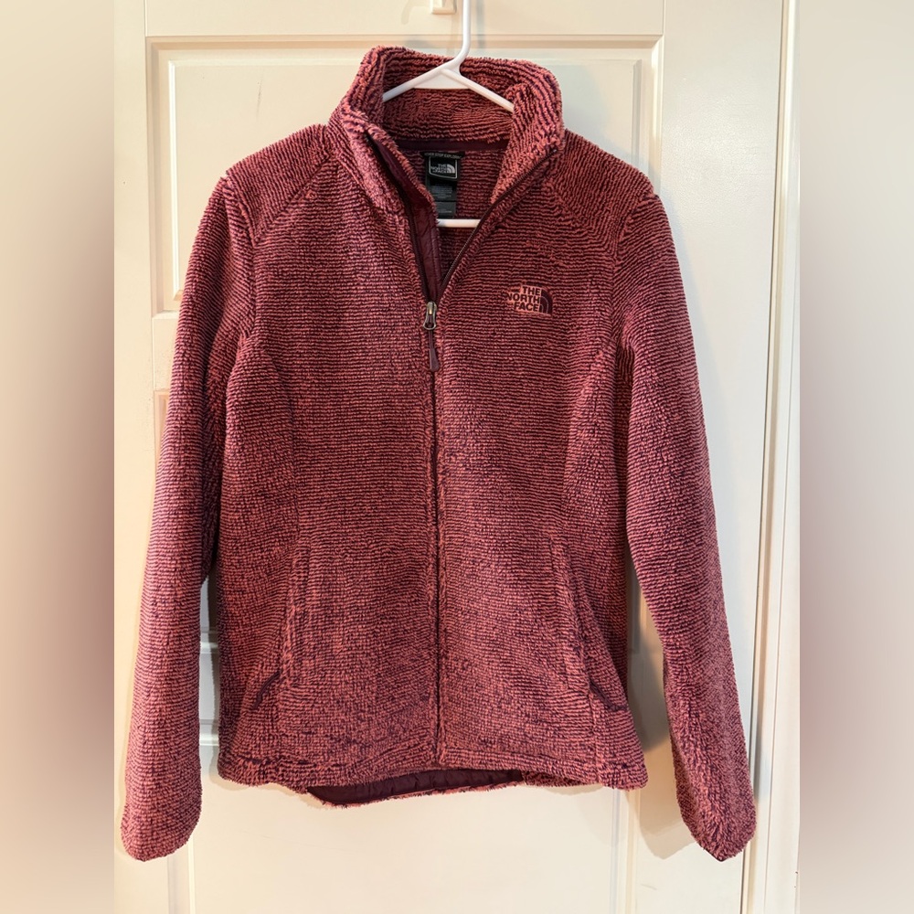 EUC Women’s The North Face Osito Fuzzy Cozy Fleece Jacket in a Burgundy Color
